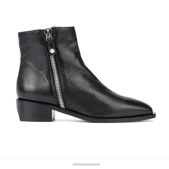 New in box Aquatalia leather boots, Felice style, size 6.5