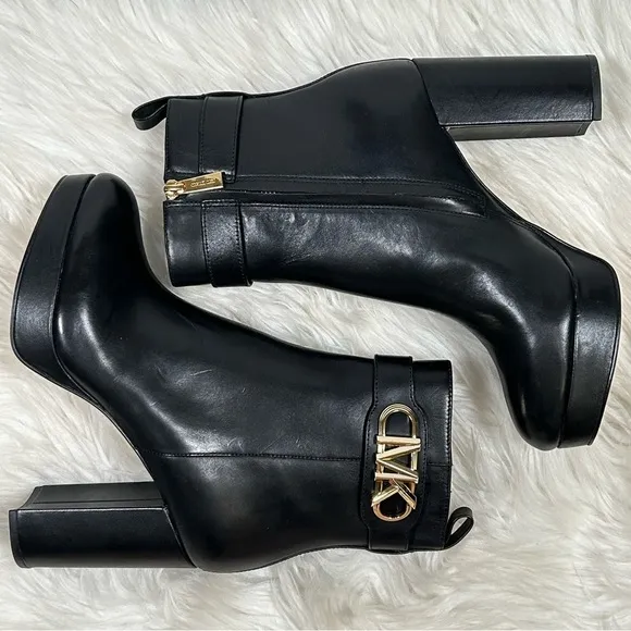 New in Box Michael Michael Kors Black Gold Logo Parker Platform Boots Size 7.5