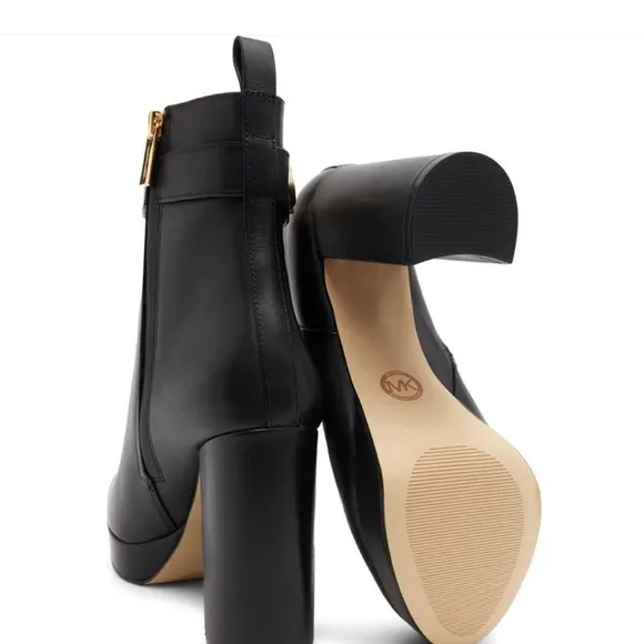 New in Box Michael Michael Kors Black Gold Logo Parker Platform Boots Size 7.5