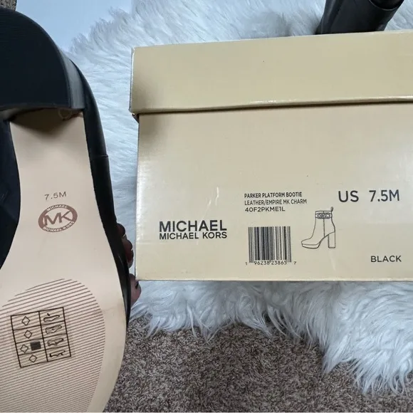 New in Box Michael Michael Kors Black Gold Logo Parker Platform Boots Size 7.5