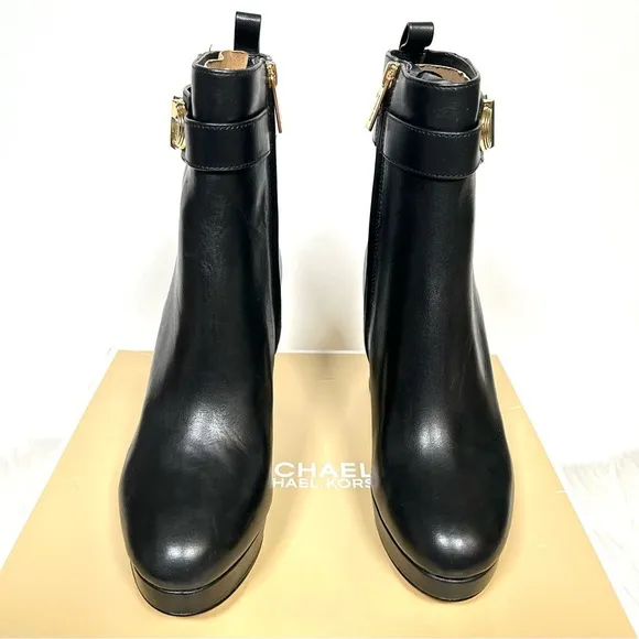 New in Box Michael Michael Kors Black Gold Logo Parker Platform Boots Size 7.5