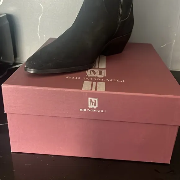 NEW IN BOX NEVER WORN Bruno Magli Black Suede Ankle Boots Size 9