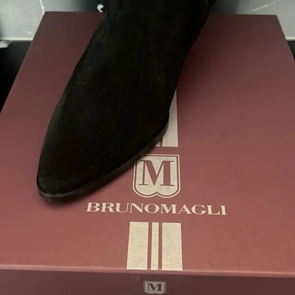 NEW IN BOX NEVER WORN Bruno Magli Black Suede Ankle Boots Size 9