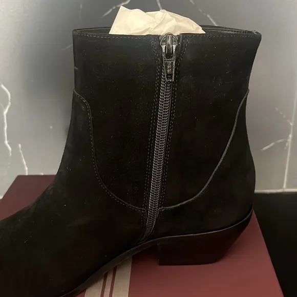 NEW IN BOX NEVER WORN Bruno Magli Black Suede Ankle Boots Size 9