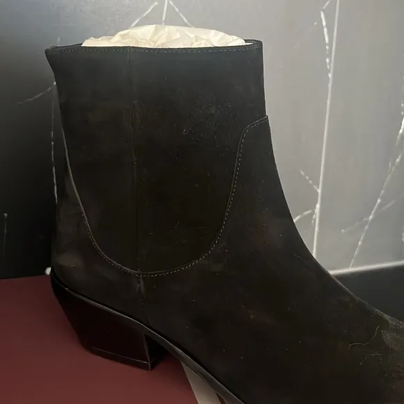NEW IN BOX NEVER WORN Bruno Magli Black Suede Ankle Boots Size 9