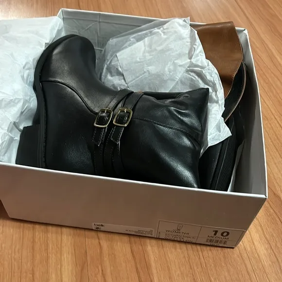 New in box True Craft Riding Boots
