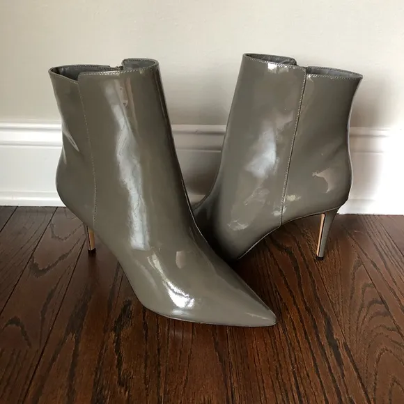 *NEW* J. Crew Women’s 9.5 Stevie Pointed Toe Ankle Boots in Gray Shiny Leather