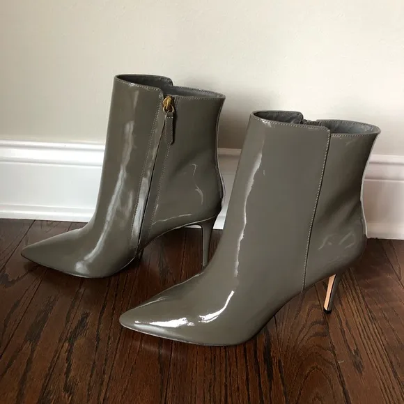 *NEW* J. Crew Women’s 9.5 Stevie Pointed Toe Ankle Boots in Gray Shiny Leather