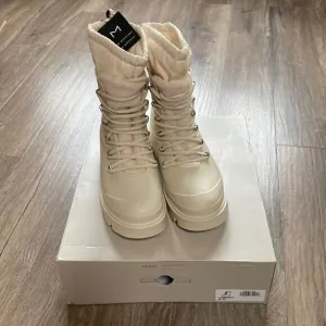 NEW Marc Fisher LTD Waterproof Lug Sole Boots