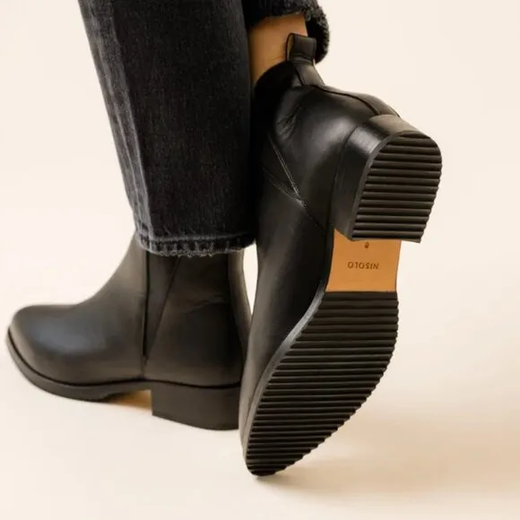 NEW Nisolo Eva Everyday Chelsea Leather Boots Size 7