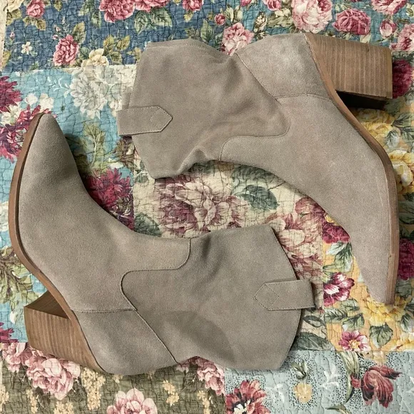 NEW SILENT D munchy bootie in dark taupe suede Size 40 Anthro Boots