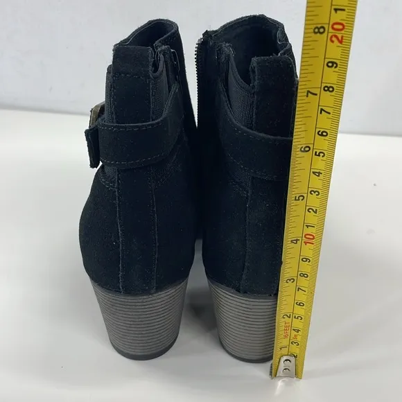 New Skechers Leather Ankle Boot in Black Leather With Side Buckle Size 9