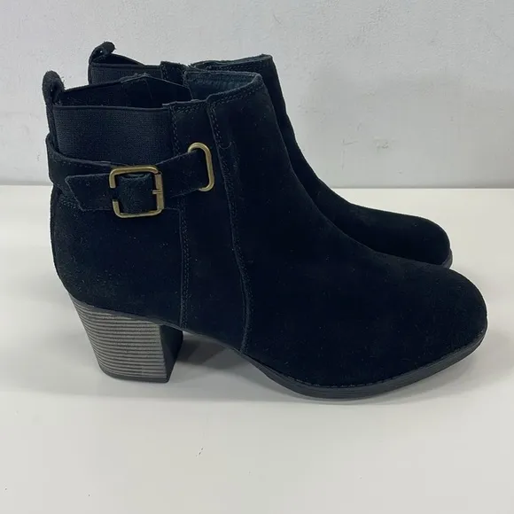 New Skechers Leather Ankle Boot in Black Leather With Side Buckle Size 9