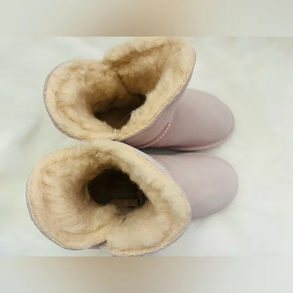 New! So cute Bearpaw Rosaline Youth Pale Pink Leather Boots. Size 13