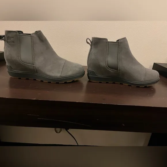 NEW SOREL EVIE II QUARRY, GRILL GRAY ANKLE HIDDEN WEDGE CHELSEA BOOTS SIZE 9.5.