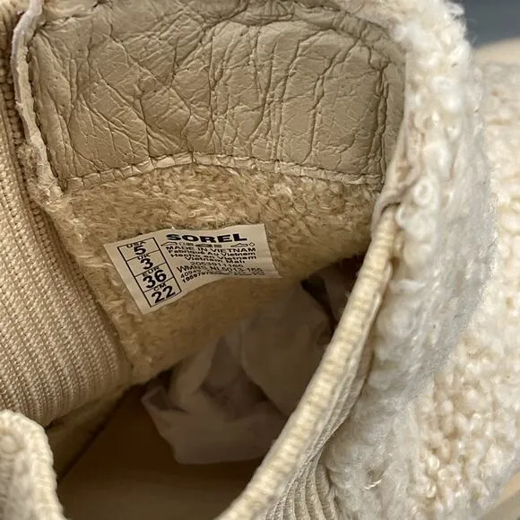 NEW Sorel Women’s Caribou X Waterproof Chelsea Boots Beige Size 5