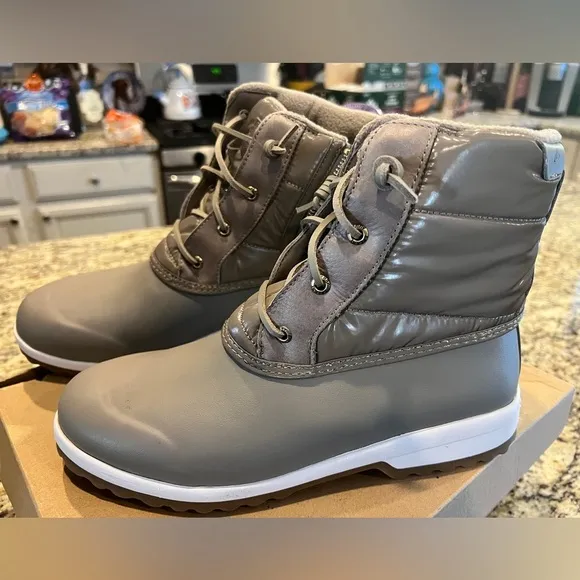 New Sperry Maritime Repel nylon taupe snow boots, size 9