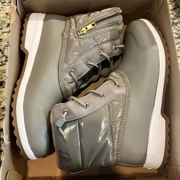 New Sperry Maritime Repel nylon taupe snow boots, size 9