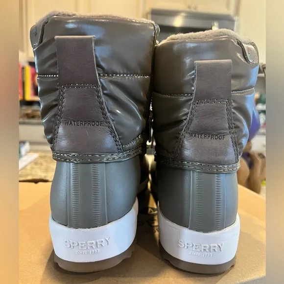 New Sperry Maritime Repel nylon taupe snow boots, size 9