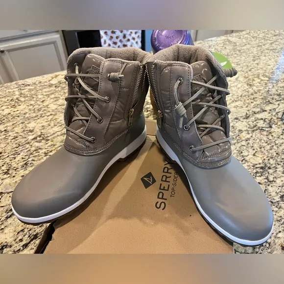 New Sperry Maritime Repel nylon taupe snow boots, size 9