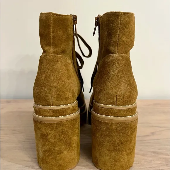 NEW Steve Madden Ember Brown Suede Lace Up Chunky Platform Boot Combat Lug