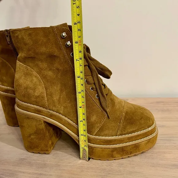 NEW Steve Madden Ember Brown Suede Lace Up Chunky Platform Boot Combat Lug