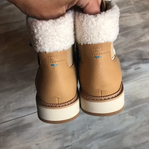 New Toms Mesa womens tan boots waterproof snow bootie shoe size 6
