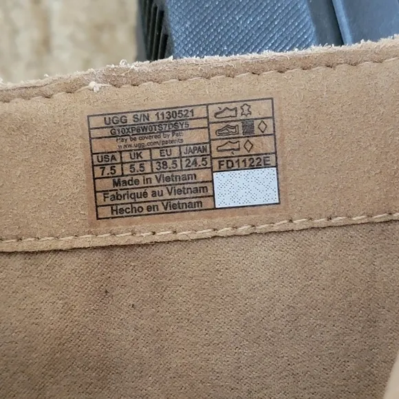 New UGG Ashton Short Waterproof Suede Buckle Boots, Size 7.5