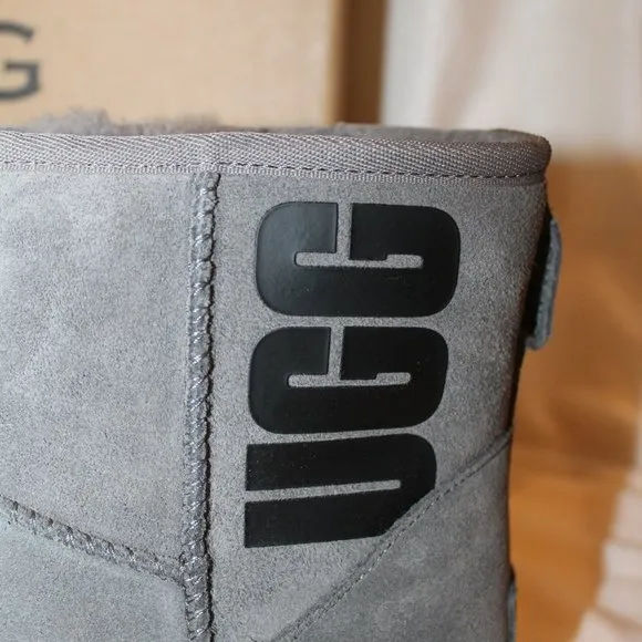 NEW UGG MINI‎ LOGO SUEDE SHEARLING LINED ANKLE WINTER BOOTS GRAY BLACK