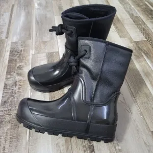 New UGG Raincloud black boots size 10
