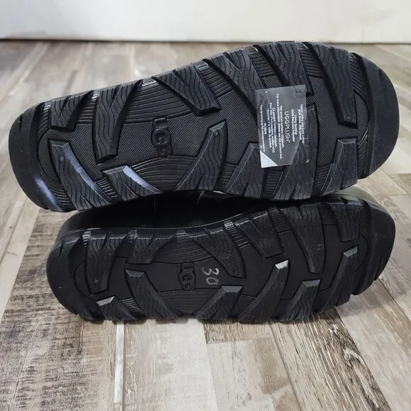 New UGG Raincloud black boots size 10