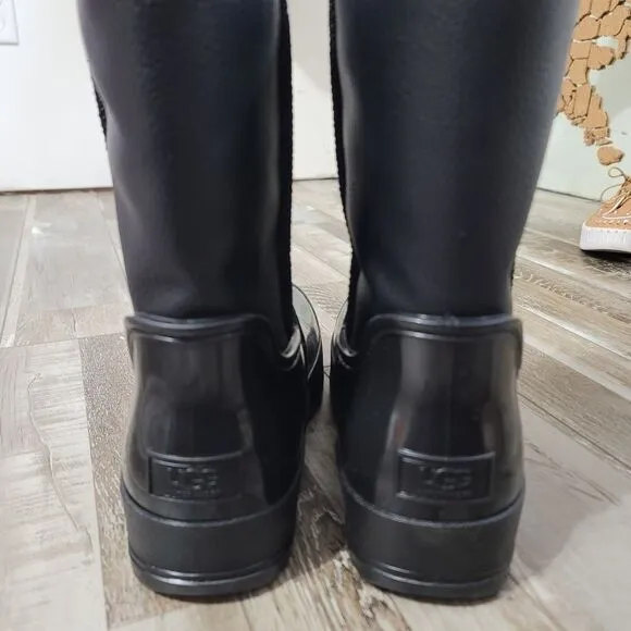 New UGG Raincloud black boots size 10