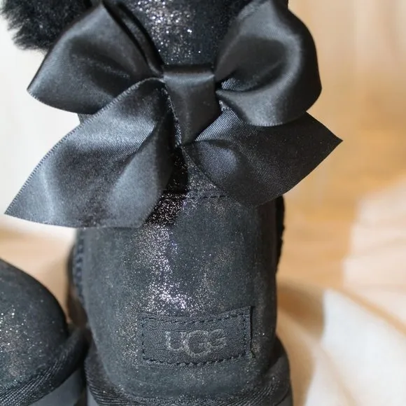 NEW UGG WOMEN'S MINI METALIC SHIMMER BAILEY BOW‎ BLACK SILVER SUEDE BOOTS