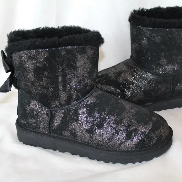 NEW UGG WOMEN'S MINI METALIC SHIMMER BAILEY BOW‎ BLACK SILVER SUEDE BOOTS