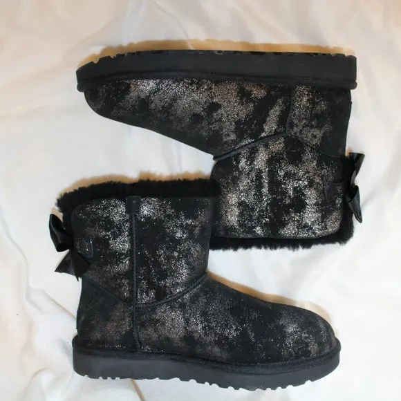 NEW UGG WOMEN'S MINI METALIC SHIMMER BAILEY BOW‎ BLACK SILVER SUEDE BOOTS