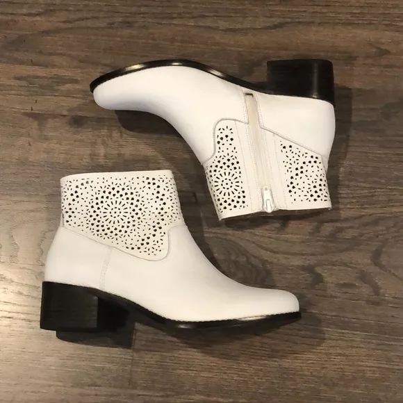 New Vionic white ankle boots