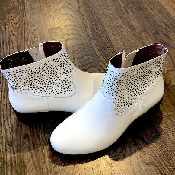 New Vionic white ankle boots
