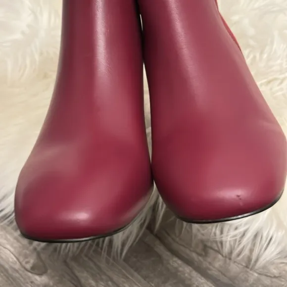 New! White House | Black Market BRYNN Dark SangriaAnkle Boot