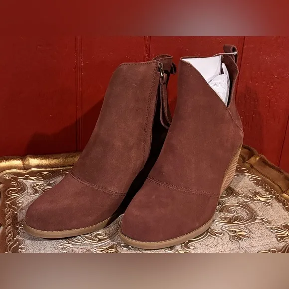 New With Tags Toms Brown Wedge Boots