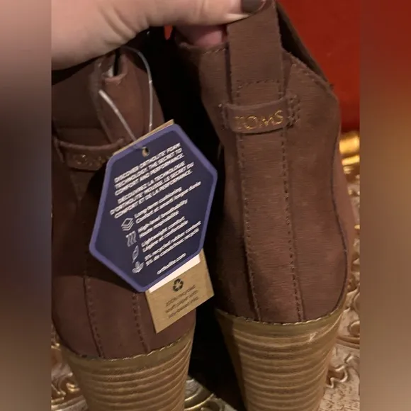 New With Tags Toms Brown Wedge Boots