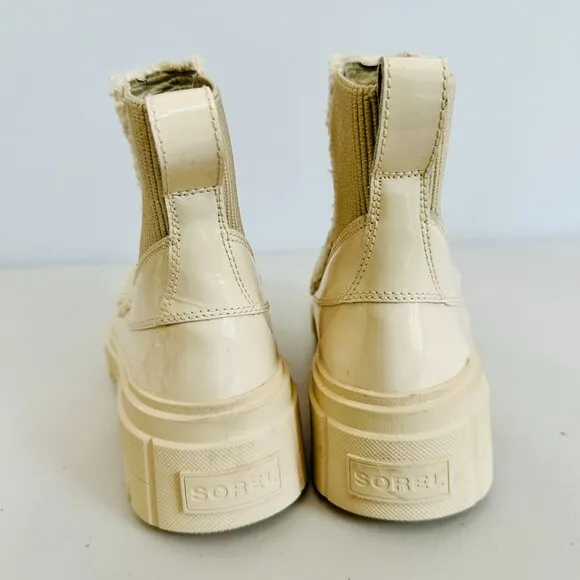 NEW WITHOUT BOX SOREL CARIBOU COZY CHELSEA SHERPA ANKLE BOOTS BEIGE