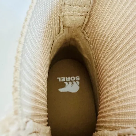 NEW WITHOUT BOX SOREL CARIBOU COZY CHELSEA SHERPA ANKLE BOOTS BEIGE