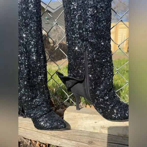 New Woman’s Size 8 Black Sequins Heels
