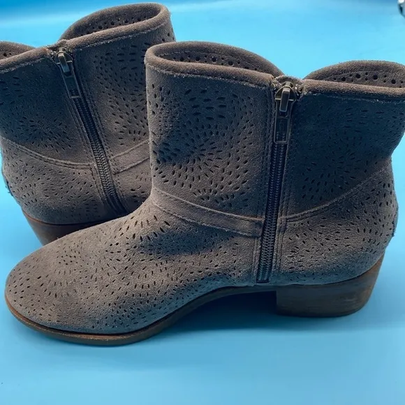 NEW Womens 5 Grey Suede UGG Darling Seaweed Perf Zip Ankle Cowboy Style Boots
