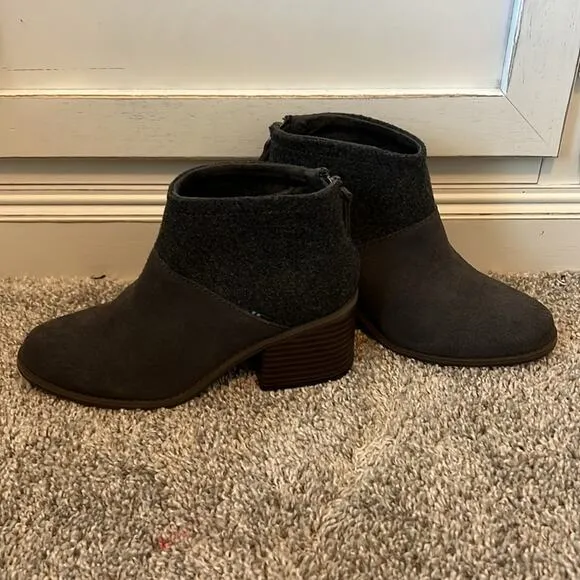NEW Women's TOMS Lacy Bootie Forged Iron Grey Suede/Felt 5 $85 ankle boots Nice