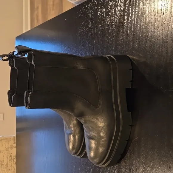 New! Zara Leather Pull On lug Boots 6