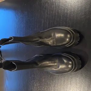 New! Zara Leather Pull On lug Boots 6
