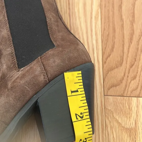 New! Zara women’s Sz 9, Brown Suede  Ankle Boots.
