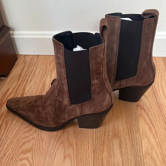 New! Zara women’s Sz 9, Brown Suede  Ankle Boots.