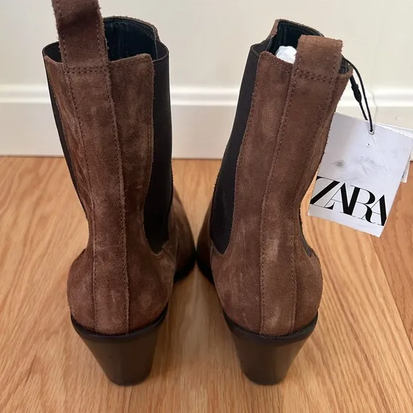 New! Zara women’s Sz 9, Brown Suede  Ankle Boots.